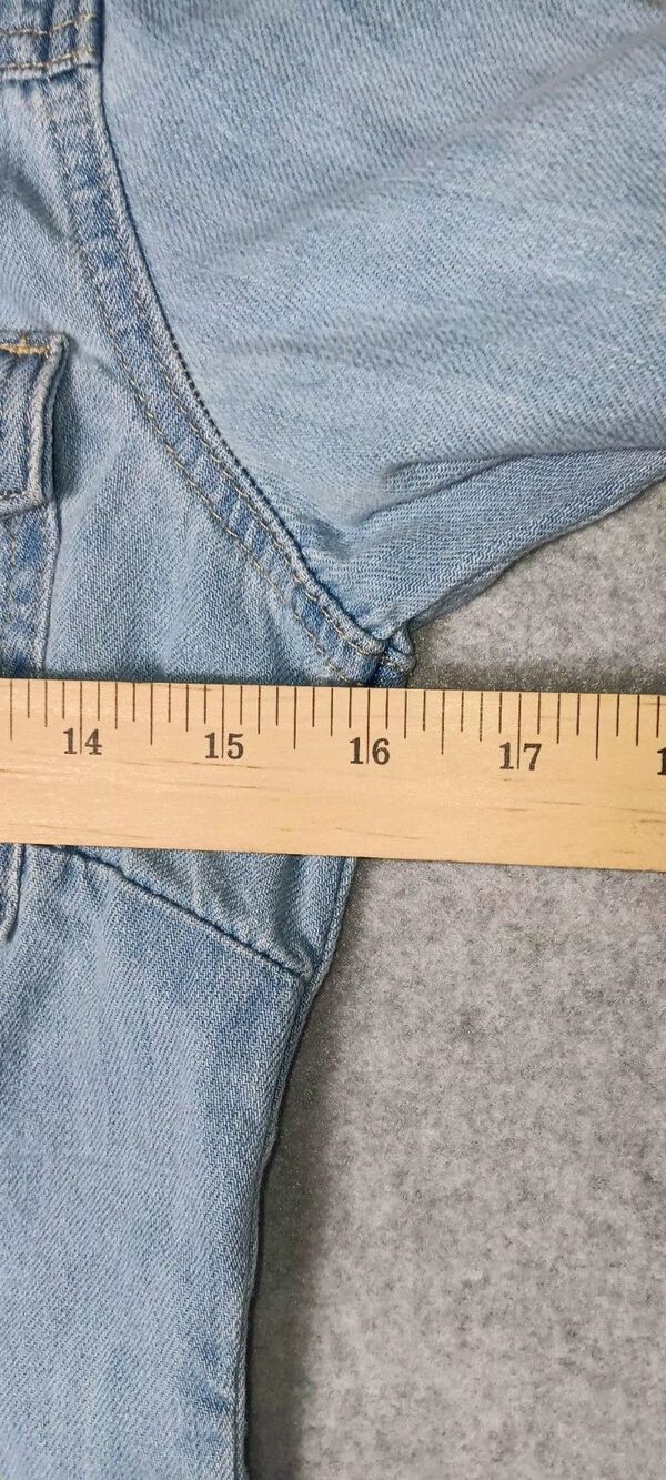 Universal Thread Snap Button Denim Trucker Western Shirt Size 4 Light Wash Boho - Picture 8 of 12